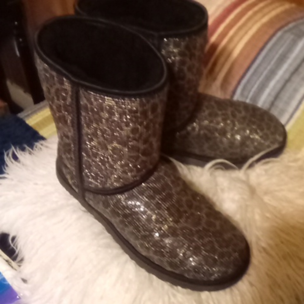Ugh leopard boots size 9